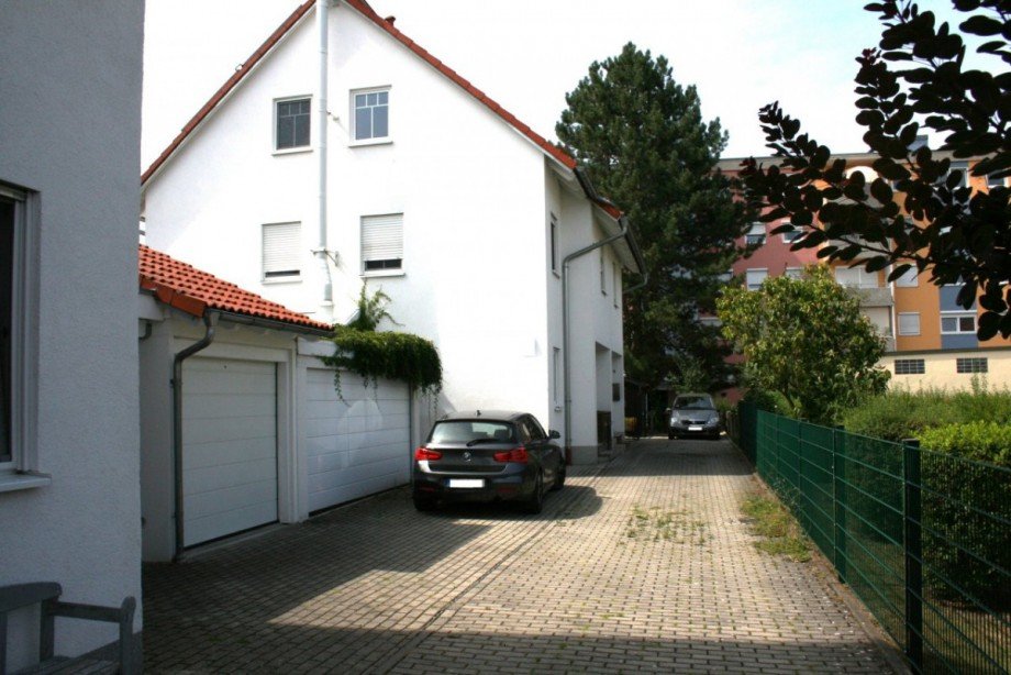Privater Weg Doppelhaush�lfte Karlsfeld