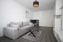 SE-Immobilien Komplett renoviertes, m�bliertes 1-Zimmer-Apartment mit Alpenblick.