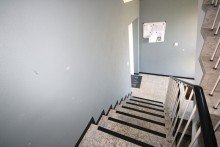 Treppenhaus Freistehendes Mehrfamilienhaus mit vier Wohneinheiten und baldiger U-Bahn-Anbindung in direkter N�he.