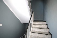 Treppenhaus Freistehendes Mehrfamilienhaus mit vier Wohneinheiten und baldiger U-Bahn-Anbindung in direkter N�he.