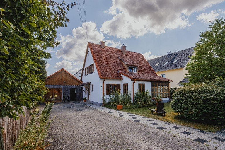 Hauptbild: Familienfreundliches Einfamilienhaus in ruhiger Lage mit gro�em Grundst�ck und viel Ausbaupotenzial.