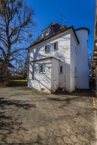 Bild (24261997a957e9eb2f8c8c951993bdfa): Rarit�t! Renovierungsbed�rftiges Haus auf einem Grundst�ck von 980 m� mit Einliegerwohnung