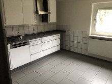 K�che Einfamilienhaus auf einem 772 m� Grundst�ck mit Doppelgarage, 4 Carports und Werkstatt.