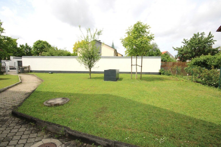 Garten Mehrfamilienhaus Planegg