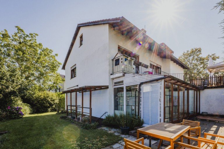 SE Immobilien M�nchen Mehrfamilienhaus Gepflegtes Mehrfamilienhaus mit 3 Einheiten in ruhiger Lage