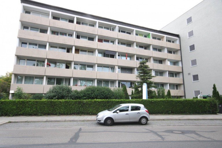Vorderansicht M�nchen Wohnung Renovierungsbed�rtige 1- Zimmer Appartment mit einem Balkon