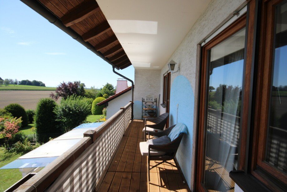 OG. Balkon Doppelhaush�lfte T�rkenfeld