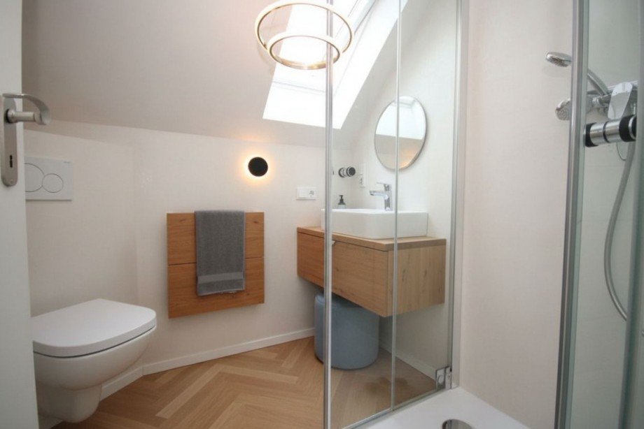 KI generiert Badezimmer Mehrfamilienhaus Planegg