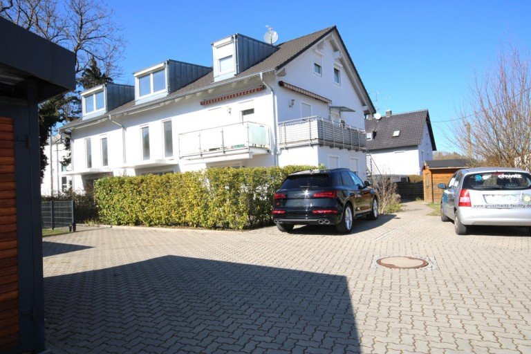 Hausansicht M�nchen Haus Reihenendhaus mit zwei Wohneinheiten in zentraler Lage