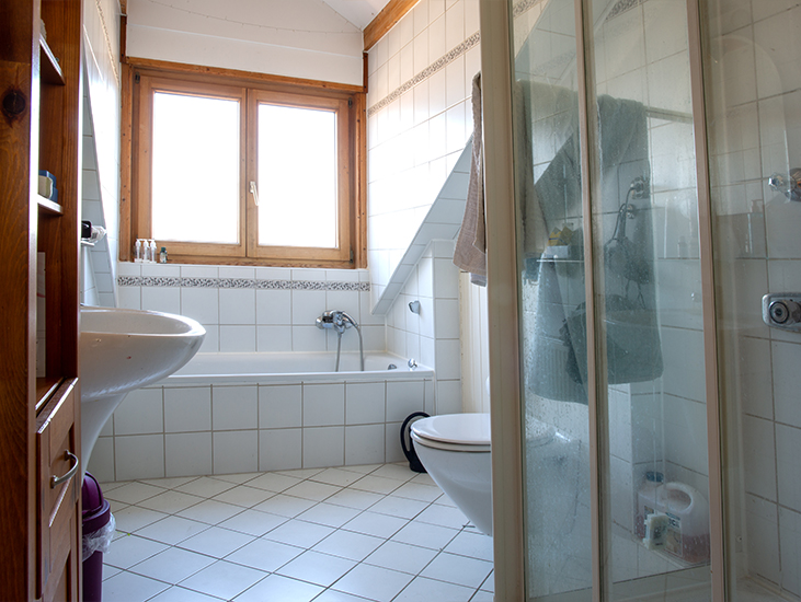 Bad Einliegerwohnung DG Doppelhaush�lfte T�rkenfeld
