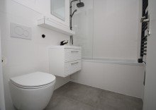 Badezimmer Komplett renoviertes, m�bliertes 1-Zimmer-Apartment mit Alpenblick.