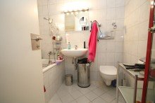 Badezimmer lichtdurchflutete 2-Zimmer Wohnung mit zwei Balkonen