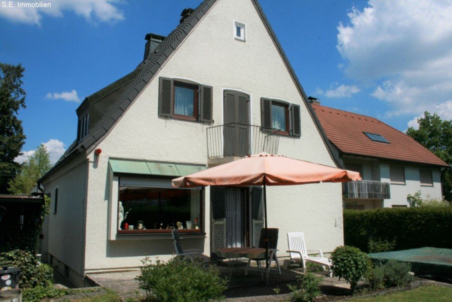 R�ckansicht Einfamilienhaus Gr�felfing