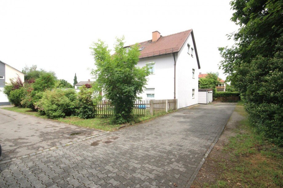 Privater Zugang Mehrfamilienhaus Planegg