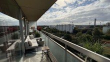 Balkon / KI generiert Bezugsfreie, sch�n geschnittene 2-Zimmer-Wohnung mit traumhaftem Alpenblick.