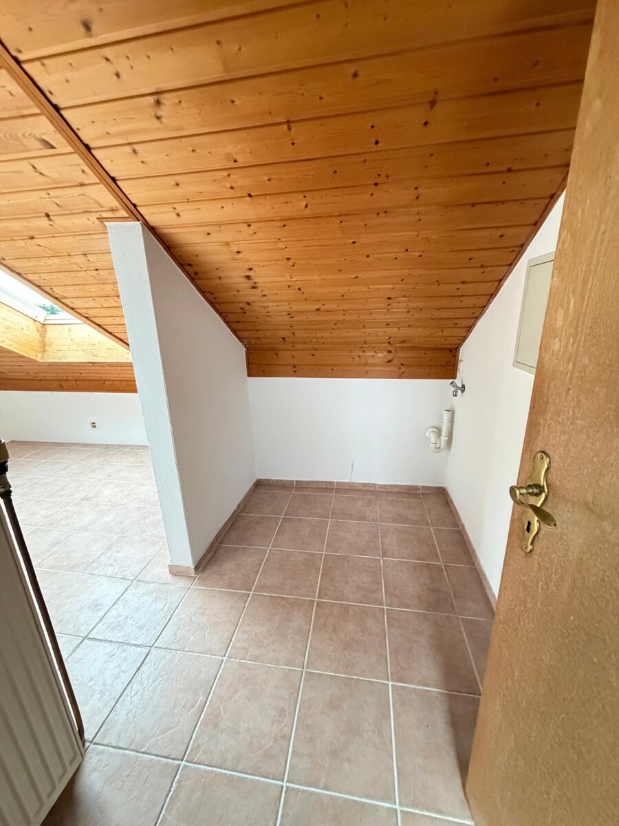 SE-Immobilien Dachgeschosswohnung Gro�karolinenfeld