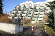 Hausansicht lichtdurchflutete 2-Zimmer Wohnung mit zwei Balkonen