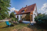 Bild (ae45b9d46ab4296b567e5d73db926a3f): Familienfreundliches Einfamilienhaus in ruhiger Lage mit gro�em Grundst�ck und viel Ausbaupotenzial.