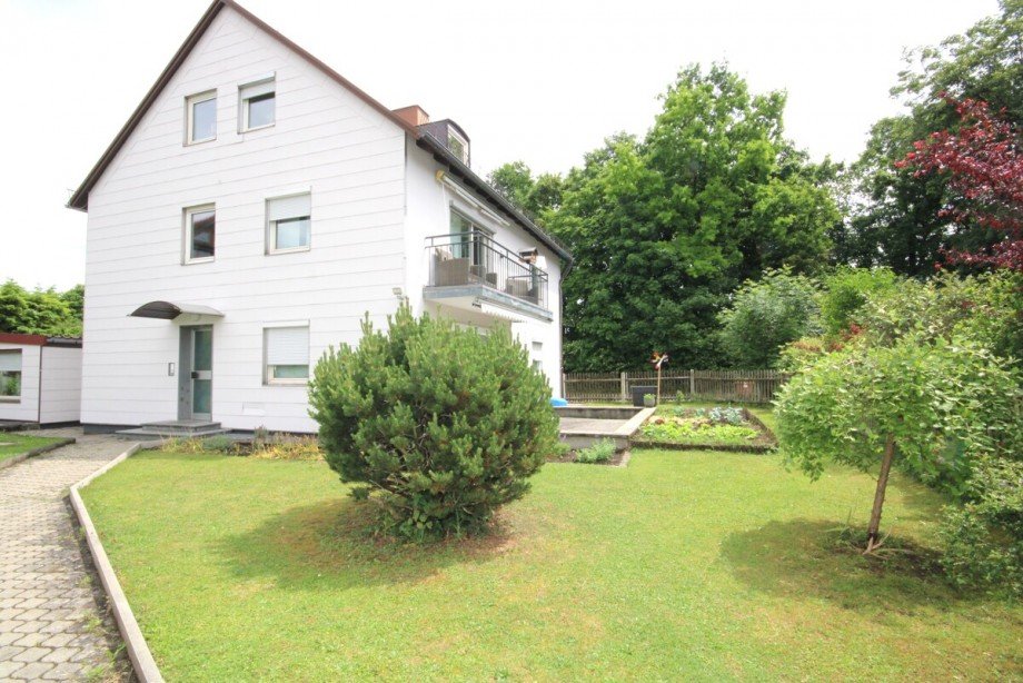 Hausansicht Mehrfamilienhaus Planegg
