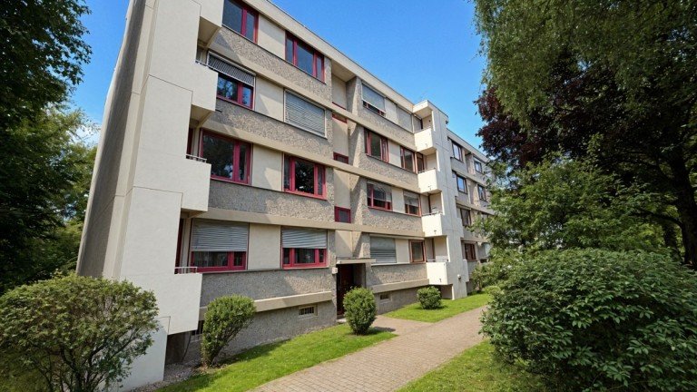 Hausansicht Puchheim Etagenwohnung Sofort bezugsfreie 3- Zimmer Wohnung in ruhiger Lage
