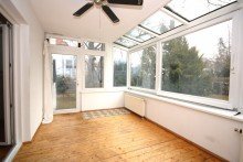 Wintergarten / Einliegerwohnung Rarit�t! Renovierungsbed�rftiges Haus auf einem Grundst�ck von 980 m� mit Einliegerwohnung