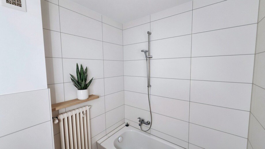 Badezimmer KI Bild Mehrfamilienhaus Planegg