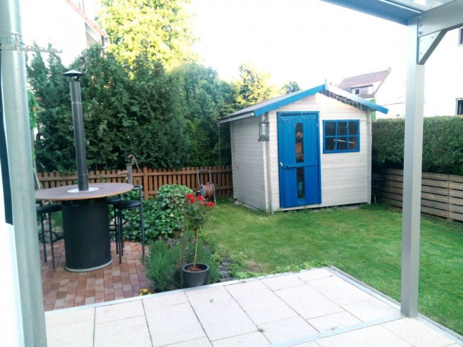 Garten mit H�tte Doppelhaush�lfte Karlsfeld