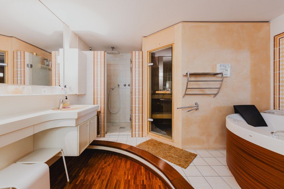 Badezimmer UG Erdgeschosswohnung Gr�felfing