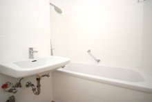 Badezimmer Bezugsfreie, sch�n geschnittene 2-Zimmer-Wohnung mit traumhaftem Alpenblick.