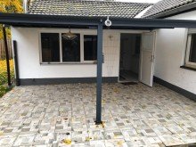 Terrasse Einfamilienhaus auf einem 772 m� Grundst�ck mit Doppelgarage, 4 Carports und Werkstatt.